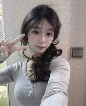 清纯学妹会一字马