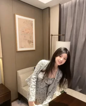 清纯少女，刚入行