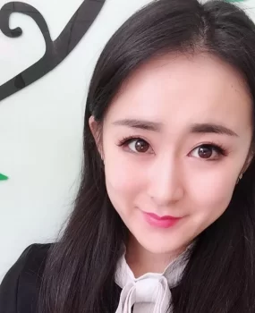 爆操长青烟熏妆骚女