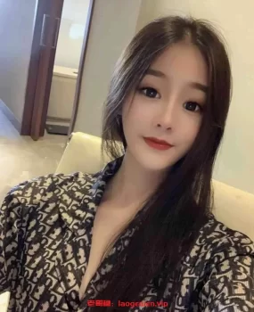 辽宁大连大奶妹，下海兼职，风情万种。水多逼紧态度好。各种姿势一字马